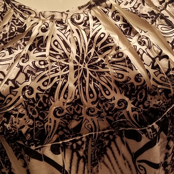 Unity World Wear Top - Picture 2 of 3